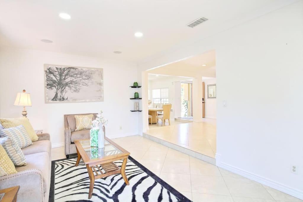 5 Rooms Villa Near Disneyland, Golf Course And Trial To Beach Santa Ana Kültér fotó